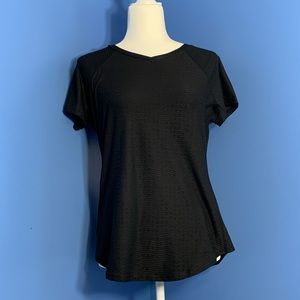 Kirkland Black textured active tee small